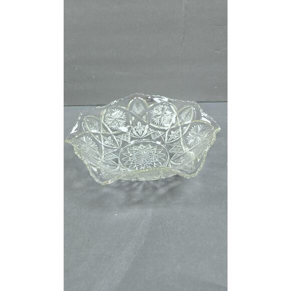 Clear Pressed Glass Serving Bowl Scalloped Edge Starburst Pattern Decor - Picture 2 of 6